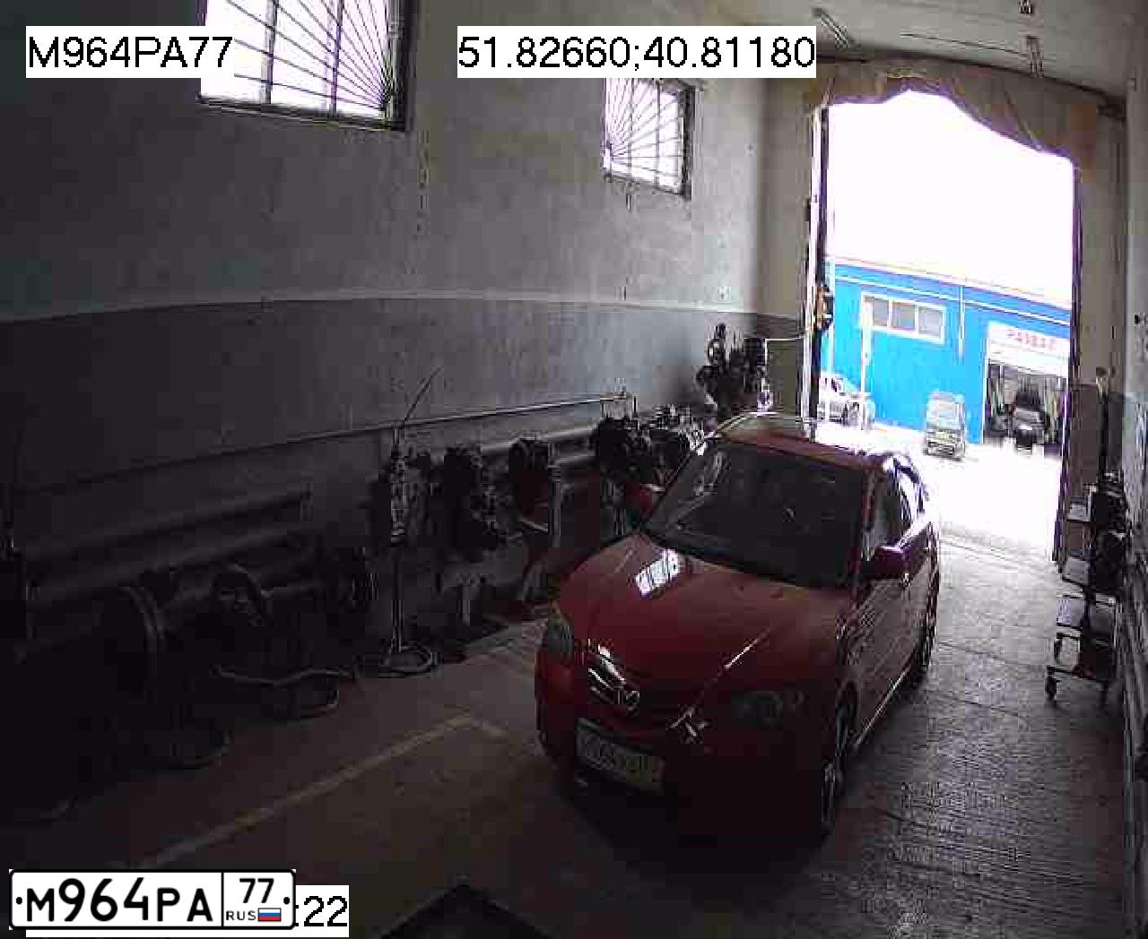 Фото автомобиля MAZDA 3, 2006 — госномер Р840МН48. Цвет: Красный