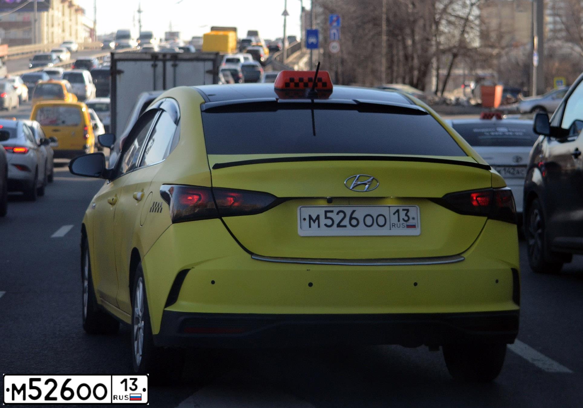 Фото автомобиля HYUNDAI SOLARIS, 2020 — госномер М526ОО13. Цвет: ЖЕЛТЫЙ