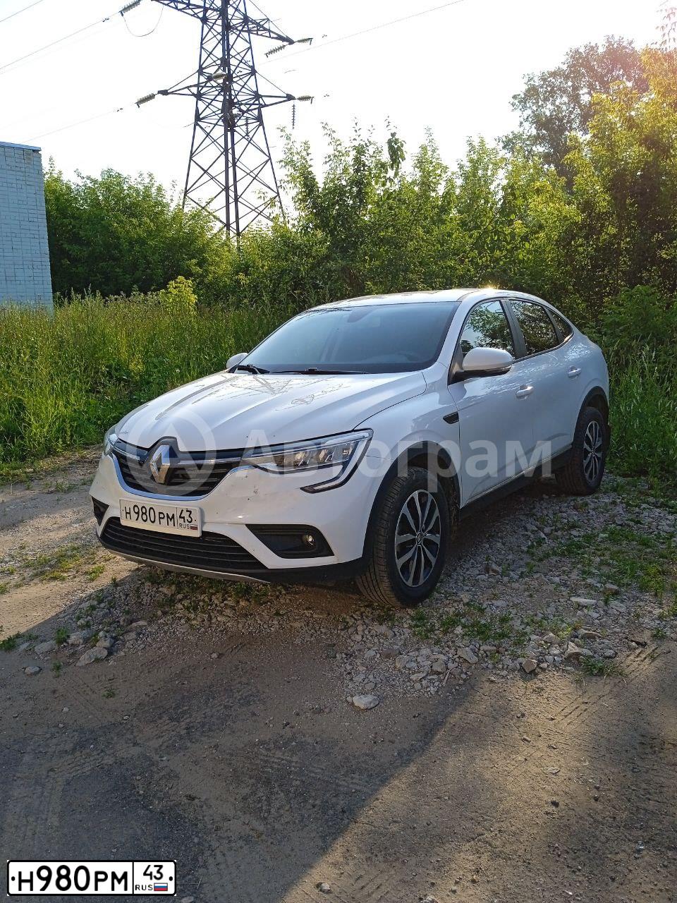 Фото автомобиля RENAULT ARKANA, 2019 — госномер Н980РМ43. Цвет: БЕЛЫЙ