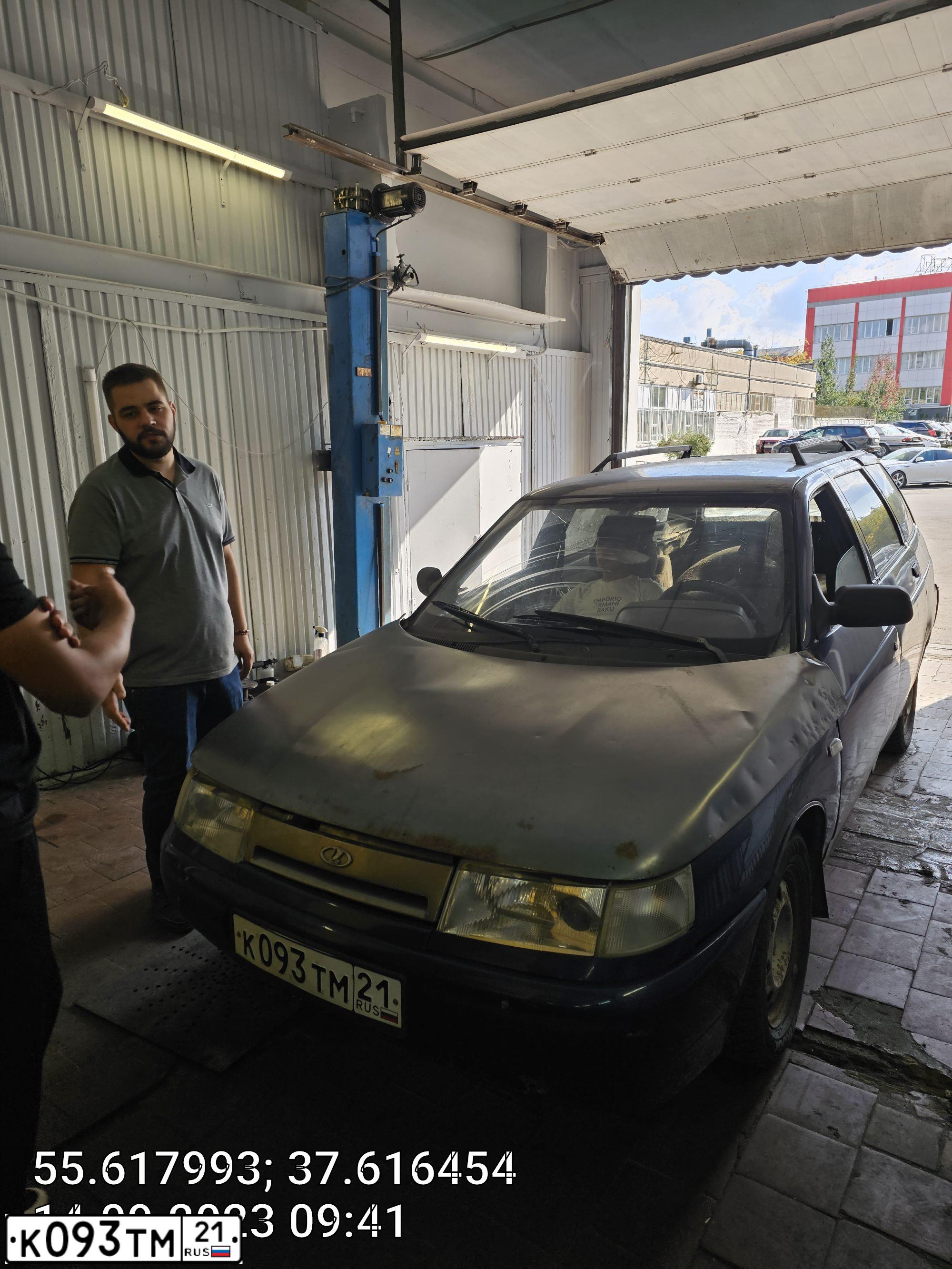 Фото автомобиля LADA 2111 LADA, 2005 — госномер К093ТМ21. Цвет: Серебристо-темно-синий
