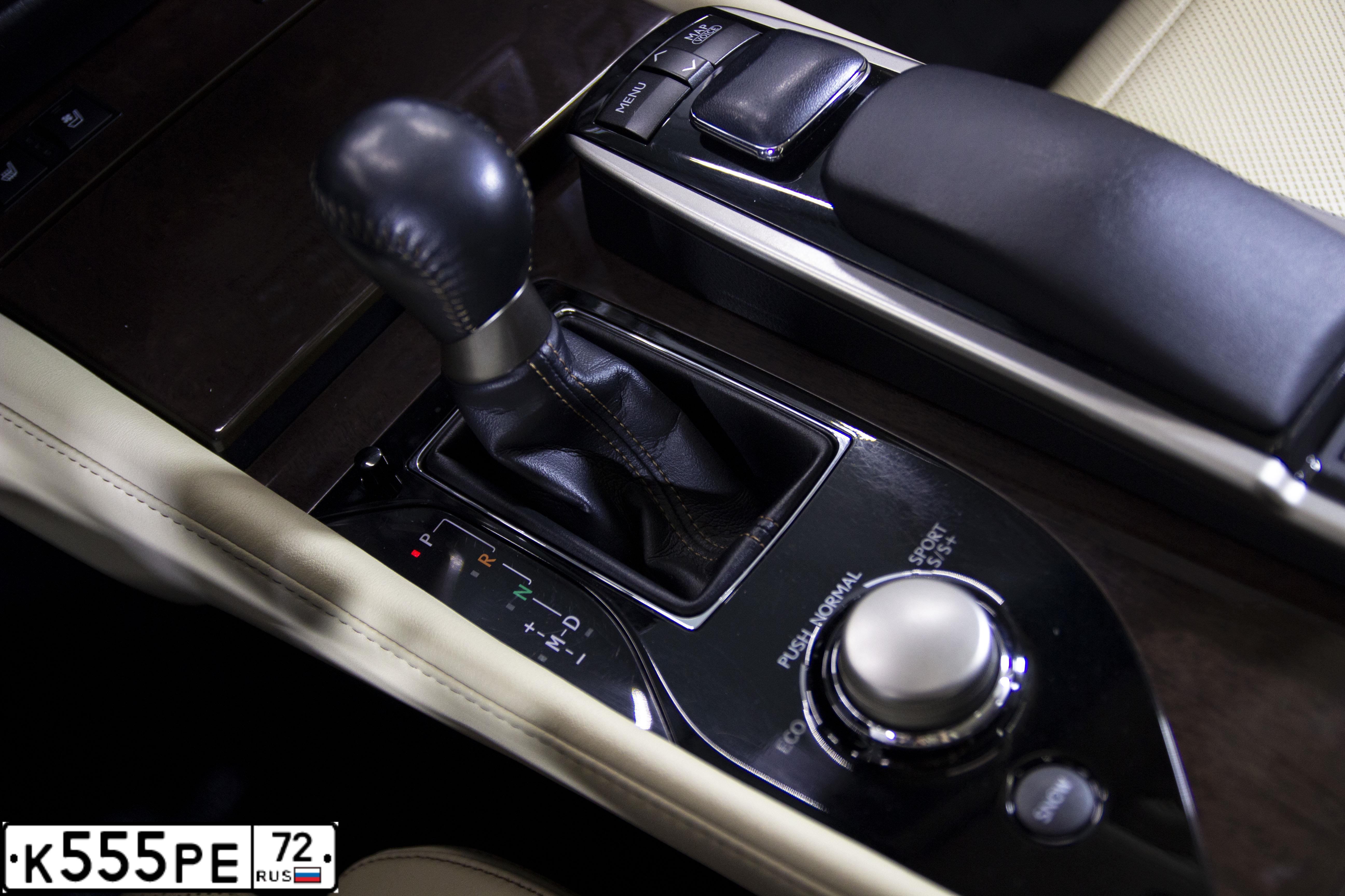 Фото автомобиля TOYOTA CAMRY, 2010 — госномер У522РЕ55. Цвет: Серый