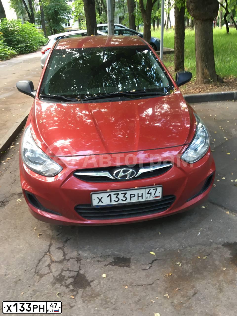 Фото автомобиля HYUNDAI SOLARIS, 2013 — госномер Х133РН47. Цвет: КРАСНЫЙ ГРАНАТ