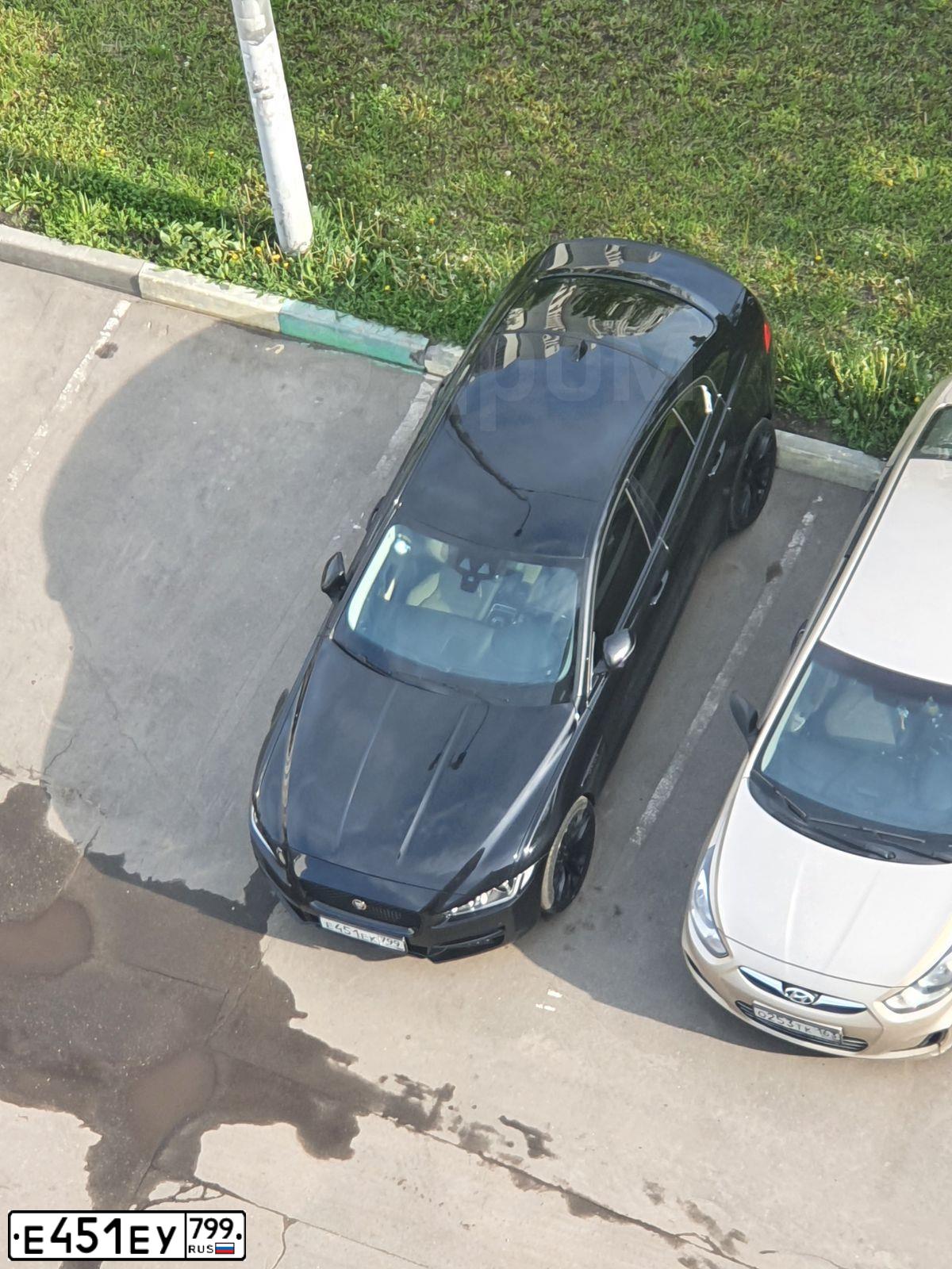 Фото автомобиля VOLKSWAGEN TOURAN, 2014 — госномер Е451ЕУ799. Цвет: ЖЕЛТЫЙ-БЕЛЫЙ