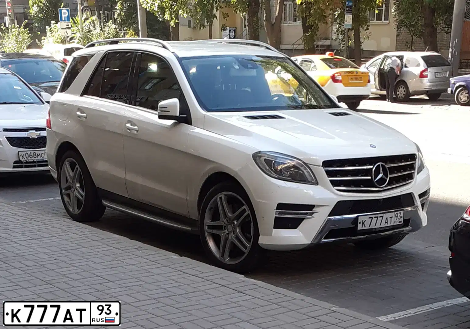 Фото автомобиля MERCEDES M-KLASSE, 2012 — госномер К777АТ93. Цвет: БЕЛЫЙ