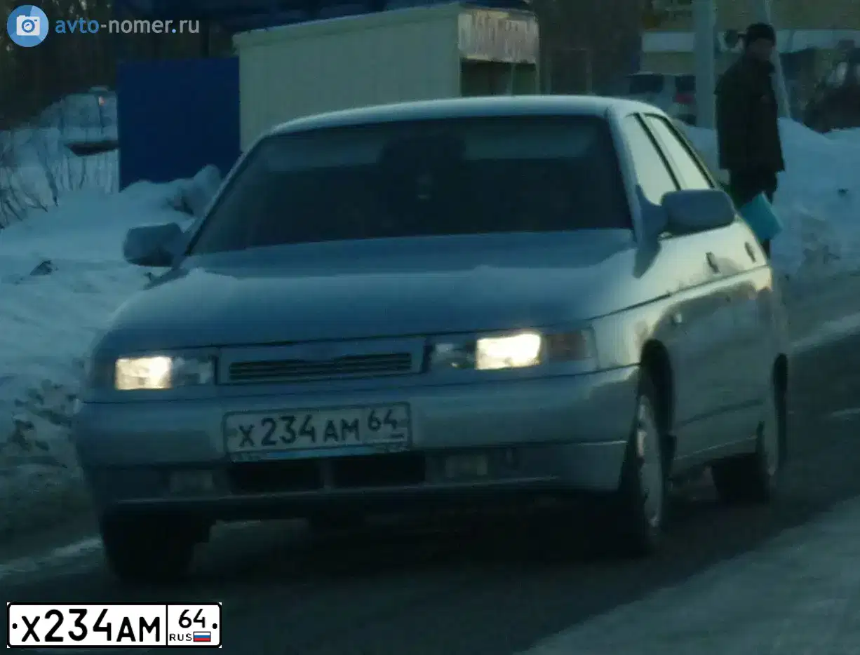 Фото автомобиля LADA 2112, 2007 — госномер Х234АМ64. Цвет: серебристо желто-голубой