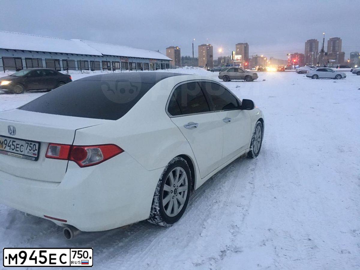 Фото автомобиля MERCEDES E-KLASSE, 2013 — госномер М945ЕС750. Цвет: Белый