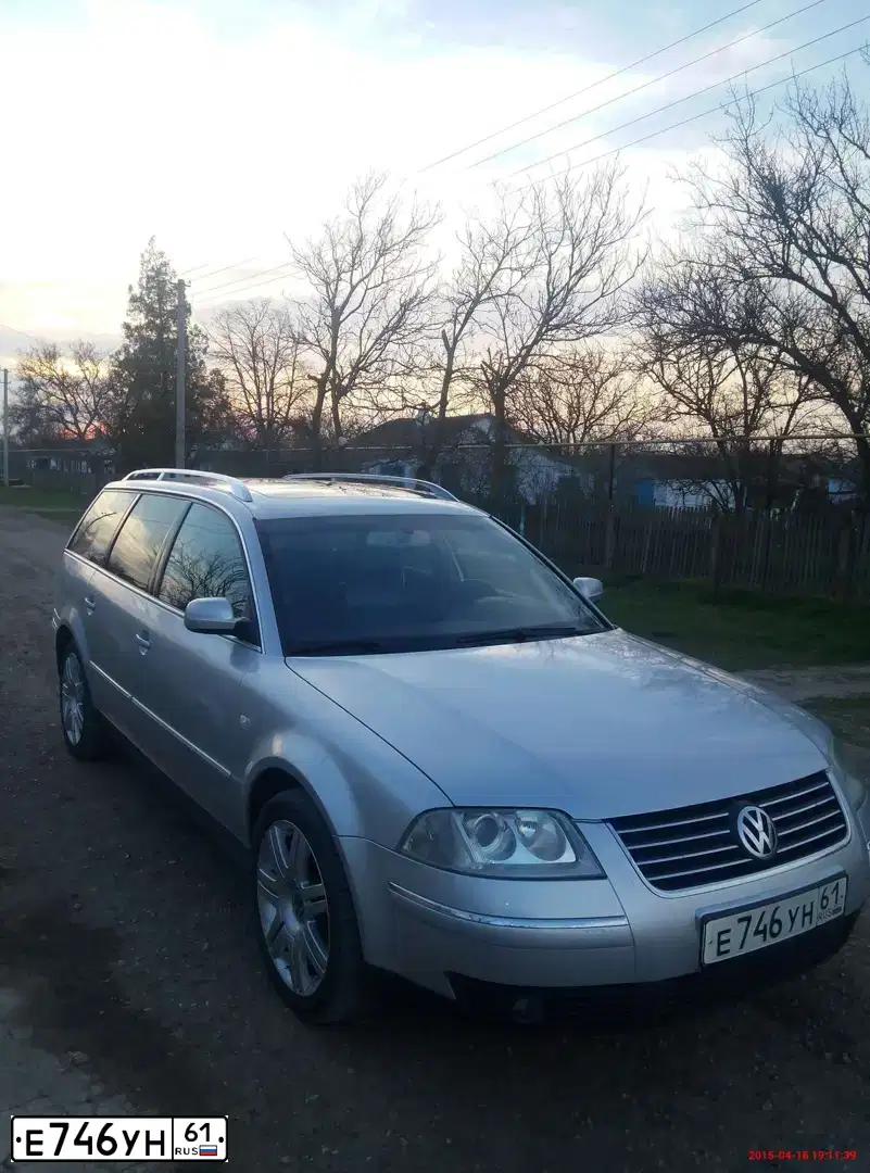 Фото автомобиля VOLKSWAGEN PASSAT, 2002 — госномер Е746УН61. Цвет: СЕРЕБРИСТО-БЕЛЫЙ