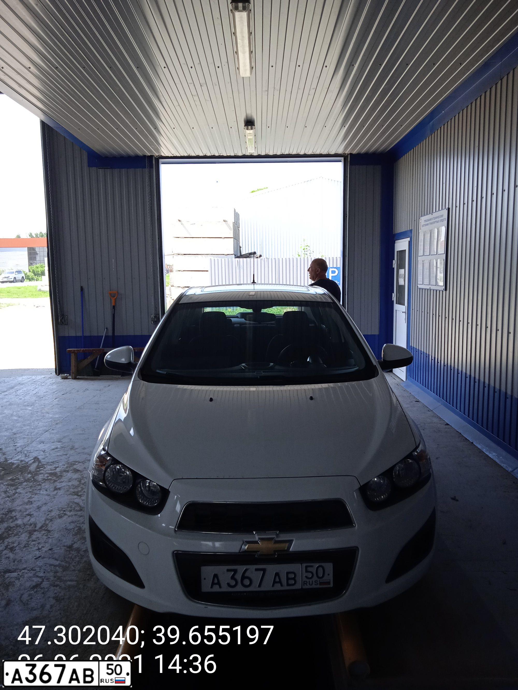 Фото автомобиля CHEVROLET AVEO, 2012 — госномер Т904ВН761. Цвет: Белый