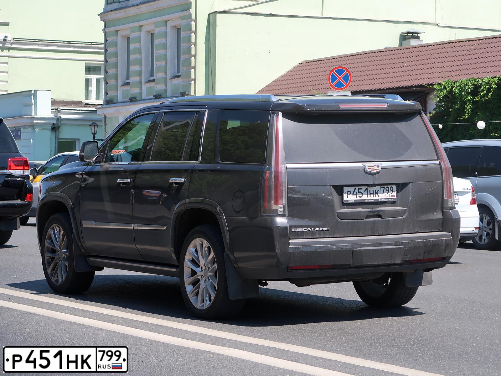 Фото автомобиля CADILLAC ESCALADE, 2017 — госномер Р451НК799. Цвет: ЧЕРНЫЙ