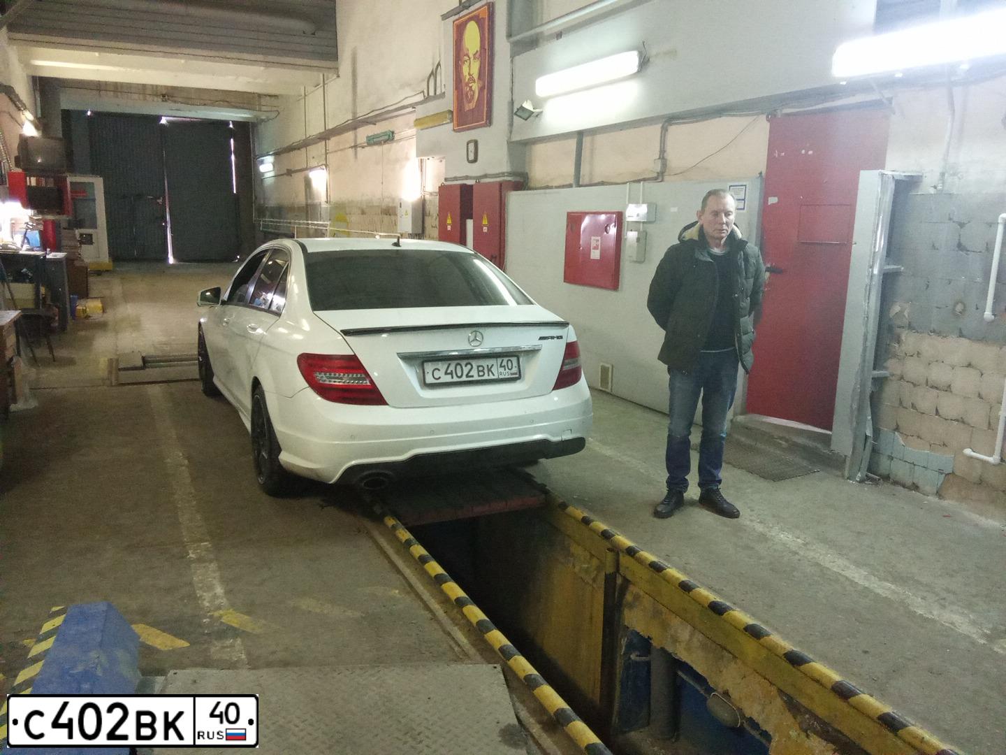 Фото автомобиля MERCEDES C-KLASSE, 2012 — госномер С402ВК40. Цвет: Белый