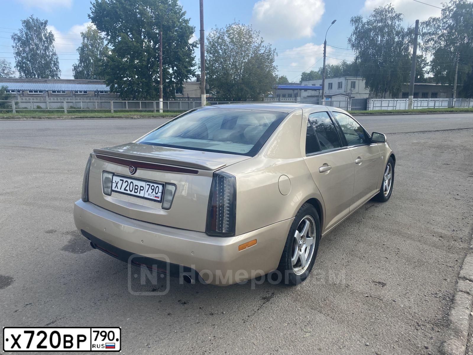 Фото автомобиля CADILLAC STS, 2005 — госномер С256АР46. Цвет: СЕРЫЙ