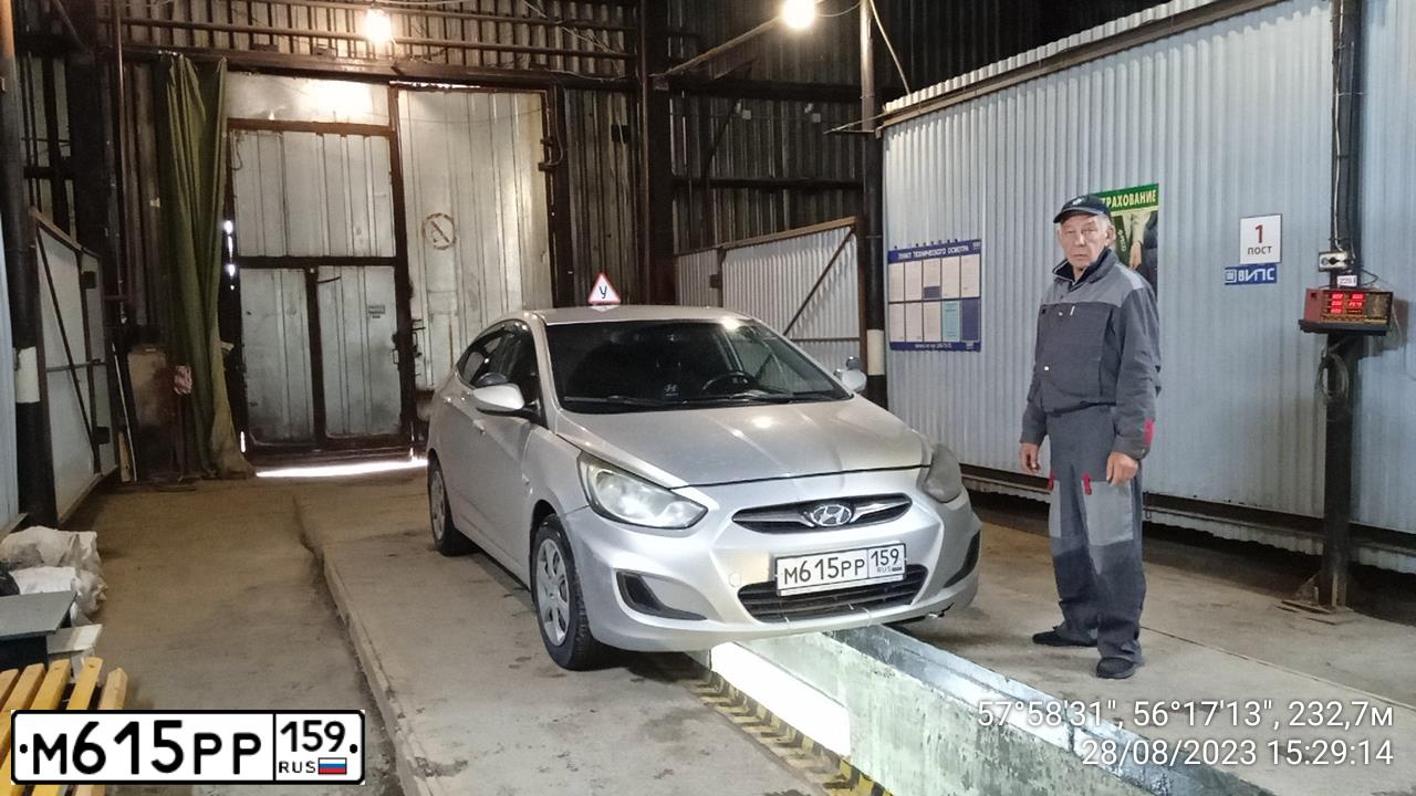 Фото автомобиля HYUNDAI SOLARIS, 2014 — госномер М615РР159. Цвет: СЕРЕБРИСТЫЙ