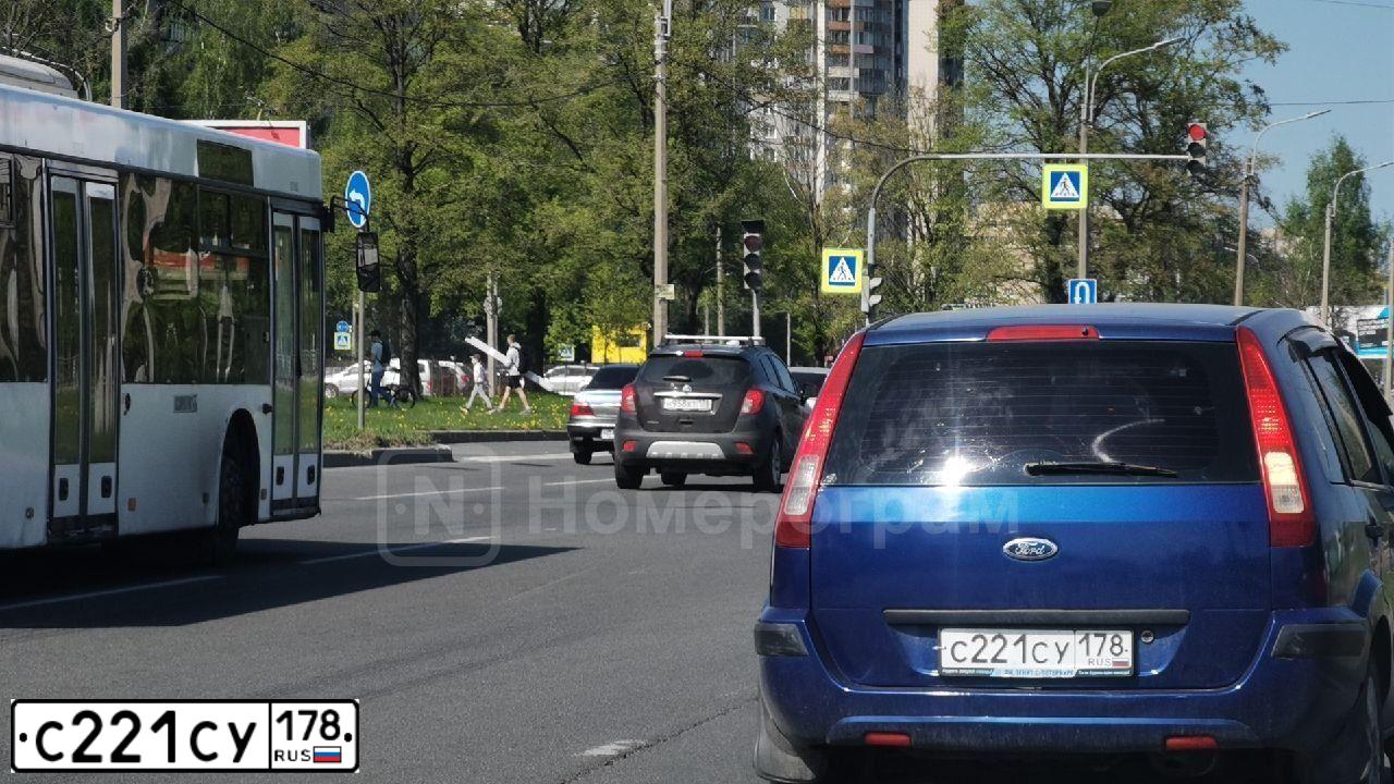 Фото автомобиля FORD FUSION, 2006 — госномер С221СУ178. Цвет: СИНИЙ