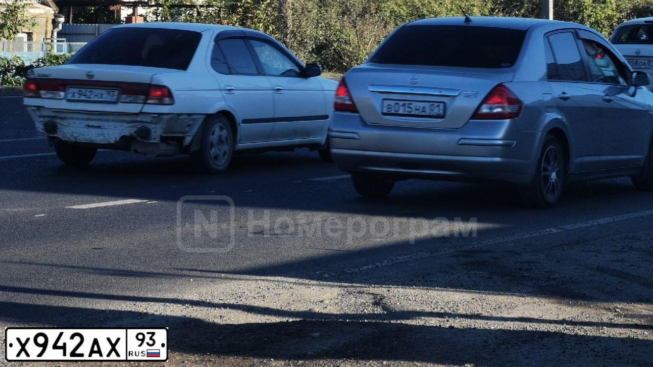 Фото автомобиля LADA 2110, 2006 — госномер А562СХ01. Цвет: БЕЛО-ЗЕЛЕНЫЙ