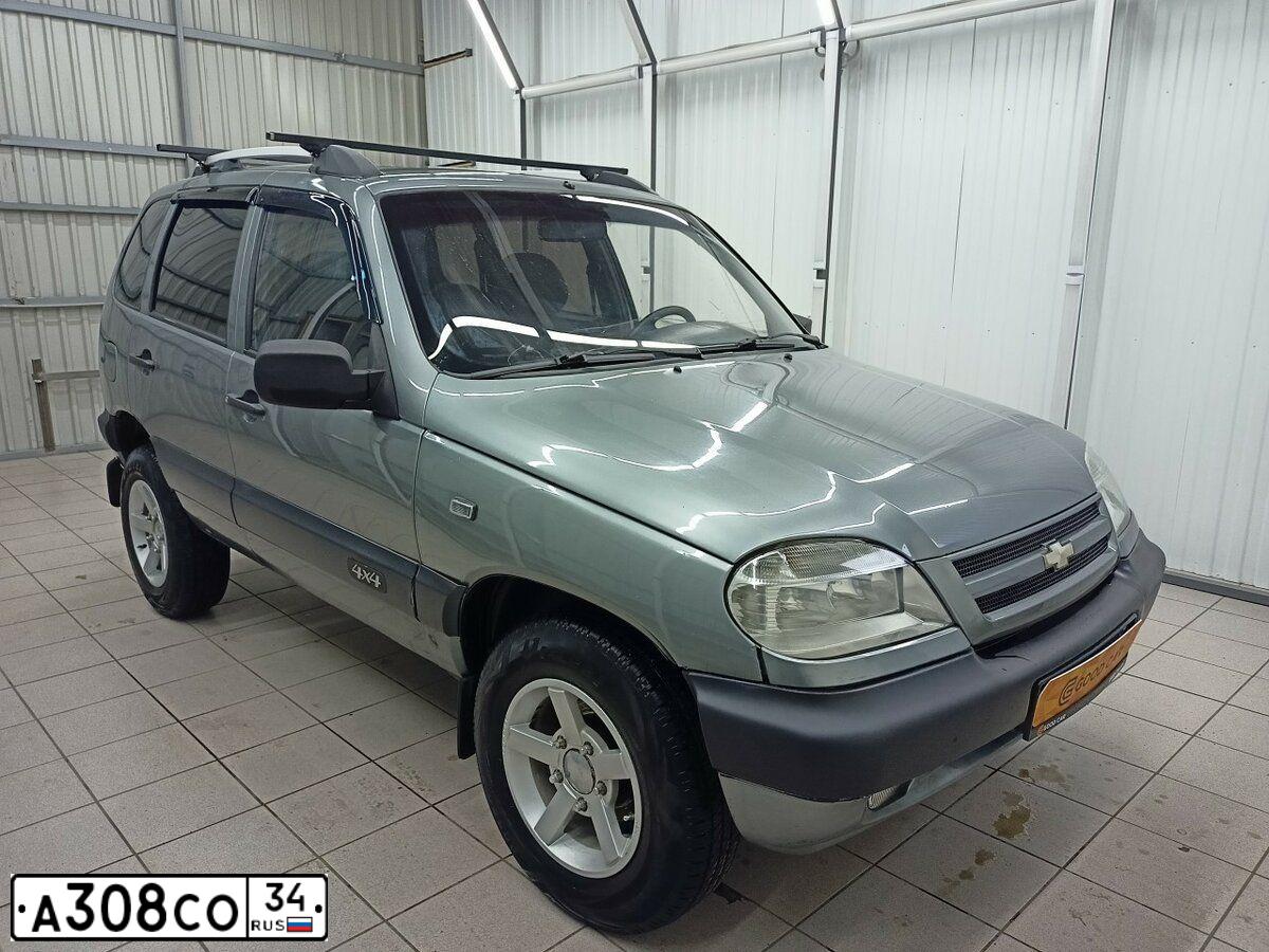 Фото автомобиля CHEVROLET NIVA, 2008 — госномер Х484НТ64. Цвет: ЯРКО КРАСНЫЙ МЕТАЛЛИК