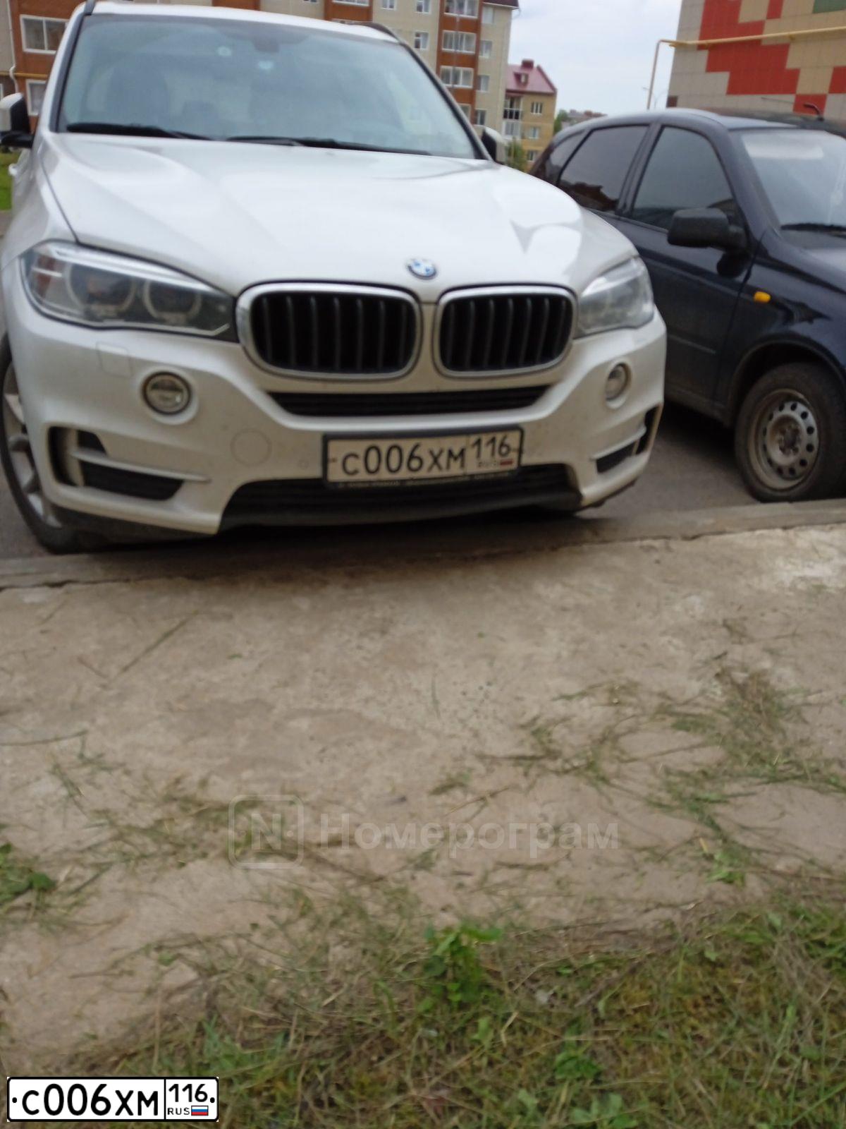 Фото автомобиля BMW X5, 2017 — госномер С006ХМ116. Цвет: БЕЛЫЙ МЕТАЛЛИК
