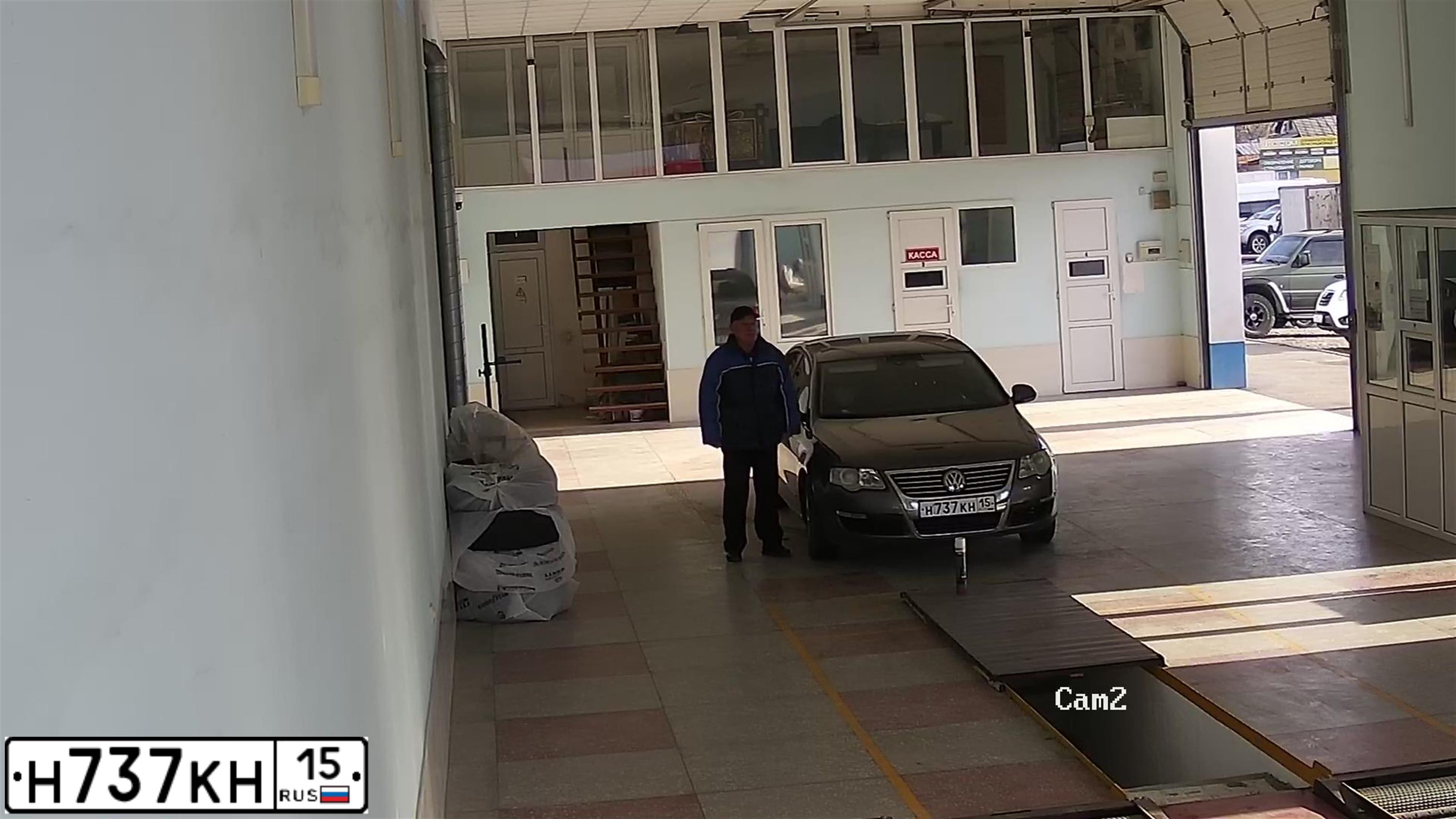 Фото автомобиля VOLKSWAGEN PASSAT, 2007 — госномер Н737КН15. Цвет: СЕРЫЙ