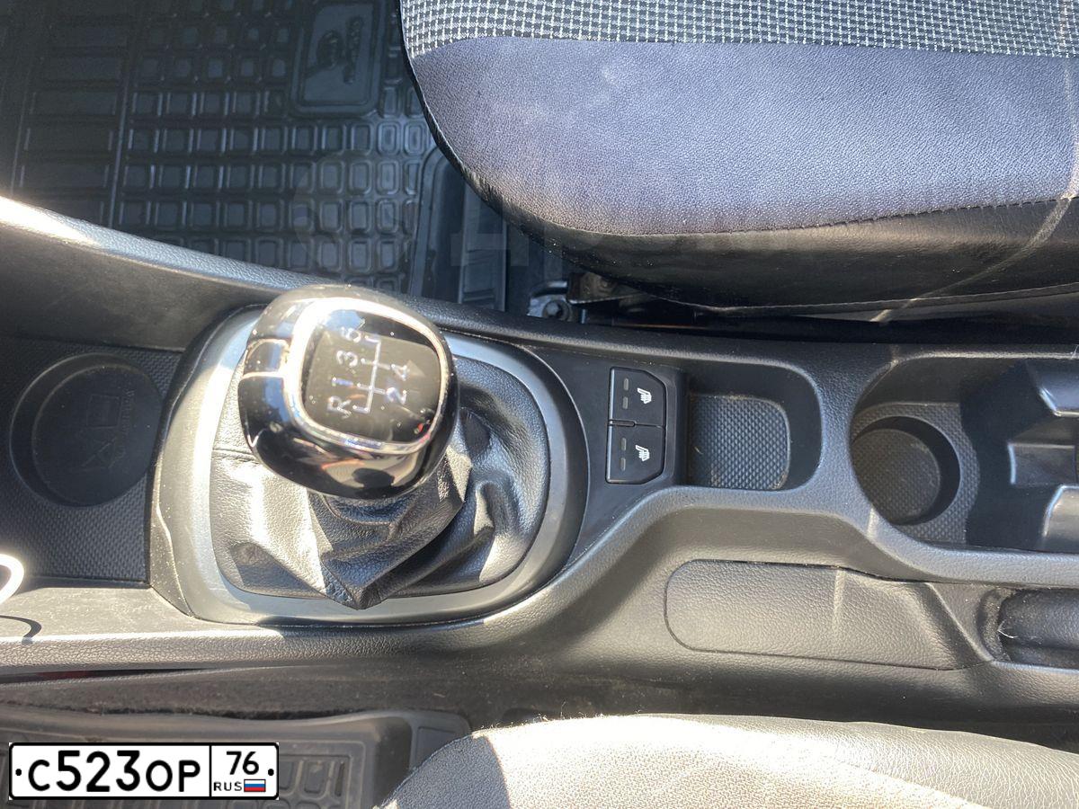 Фото автомобиля KIA RIO, 2013 — госномер У720СР76. Цвет: СЕРЫЙ