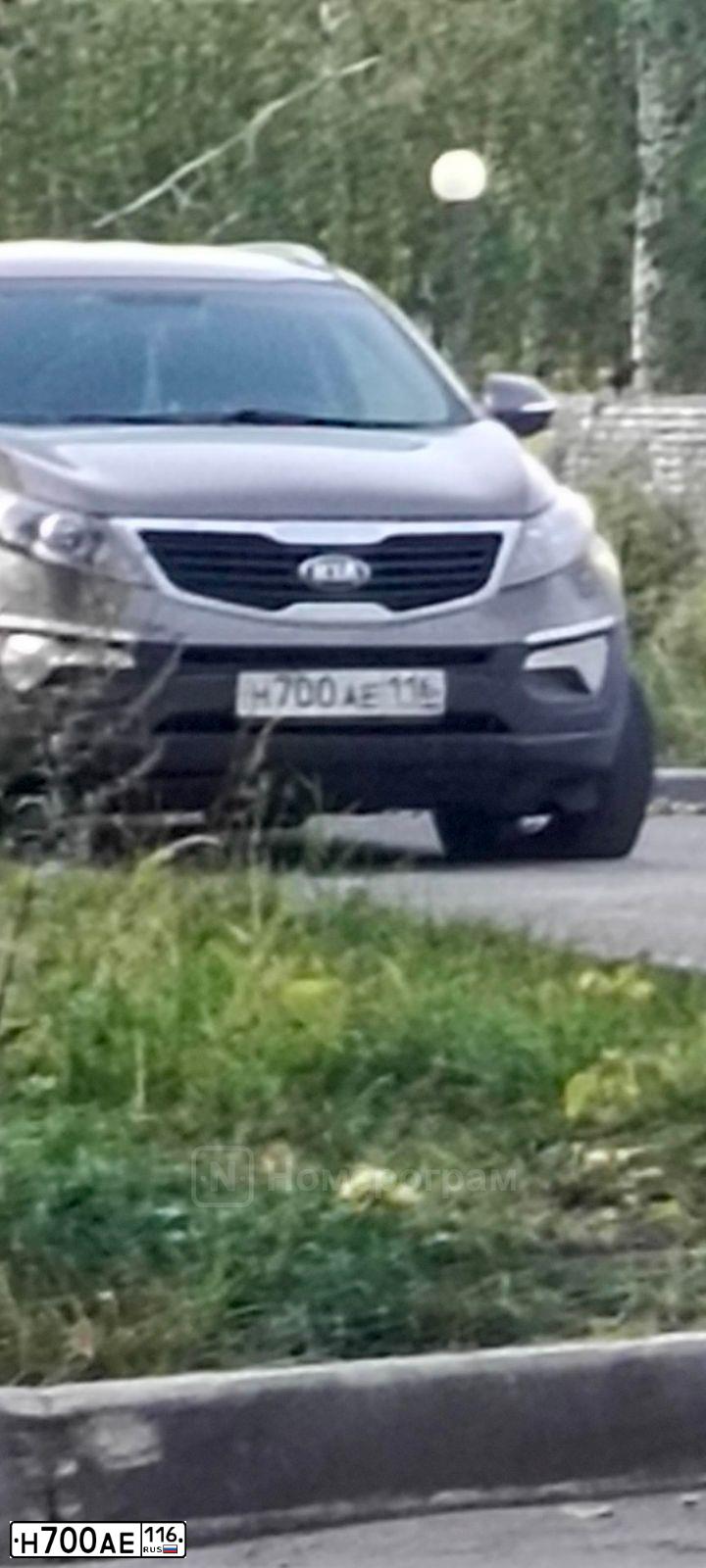 Фото автомобиля KIA SPORTAGE, 2012 — госномер Н700АЕ116. Цвет: Коричневый