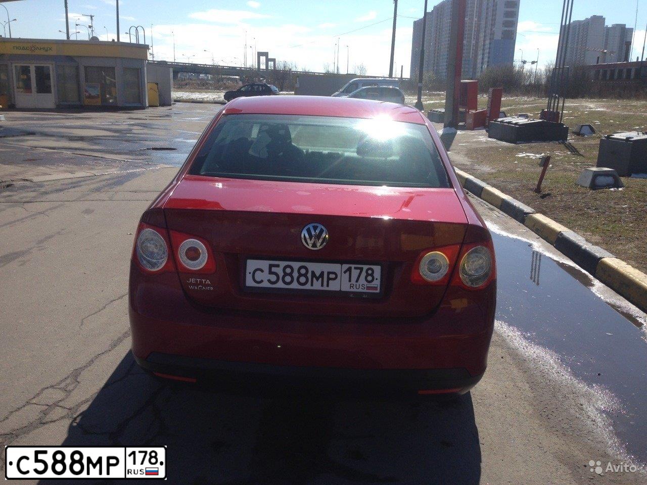 Фото автомобиля VOLKSWAGEN JETTA, 2008 — госномер С588МР178. Цвет: ВИШНЕВЫЙ