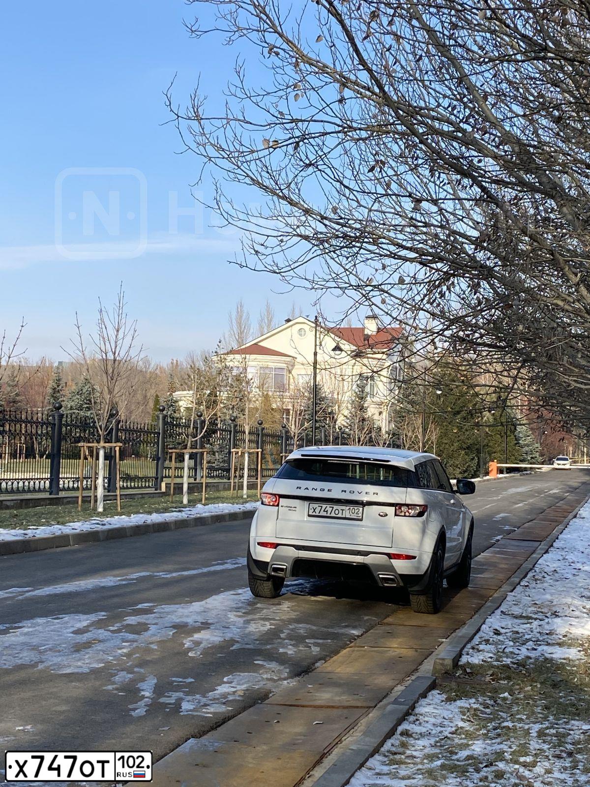 Фото автомобиля LANDROVER RANGE ROVER EVOQUE, 2012 — госномер В710ЕК156. Цвет: ЯРКО-БЕЛЫЙ