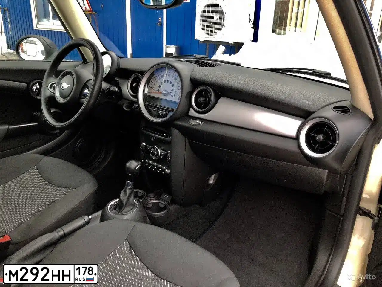 Фото автомобиля KIA RIO, 2009 — госномер М292НН178. Цвет: СЕРЕБРИСТЫЙ