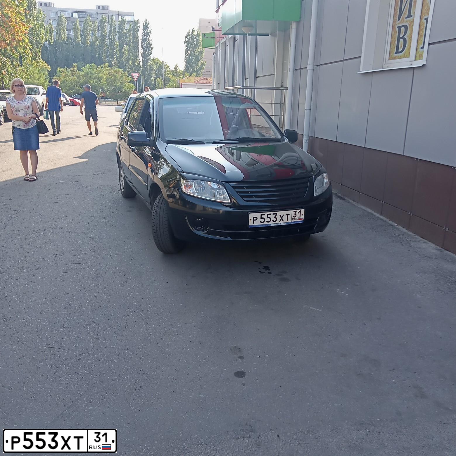 Фото автомобиля LADA 2190 GRANTA, 2012 — госномер Р553ХТ31. Цвет: СИНЕ-ЧЕРНЫЙ