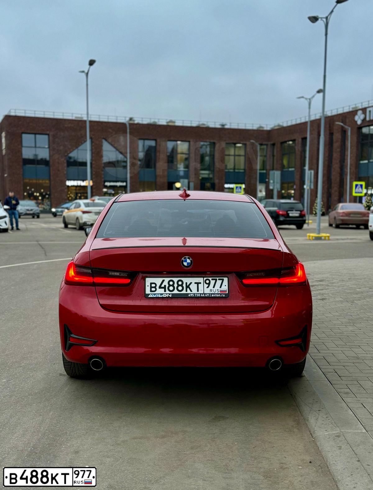 Фото автомобиля BMW SERIE 3, 2019 — госномер В488КТ977. Цвет: КРАСНЫЙ
