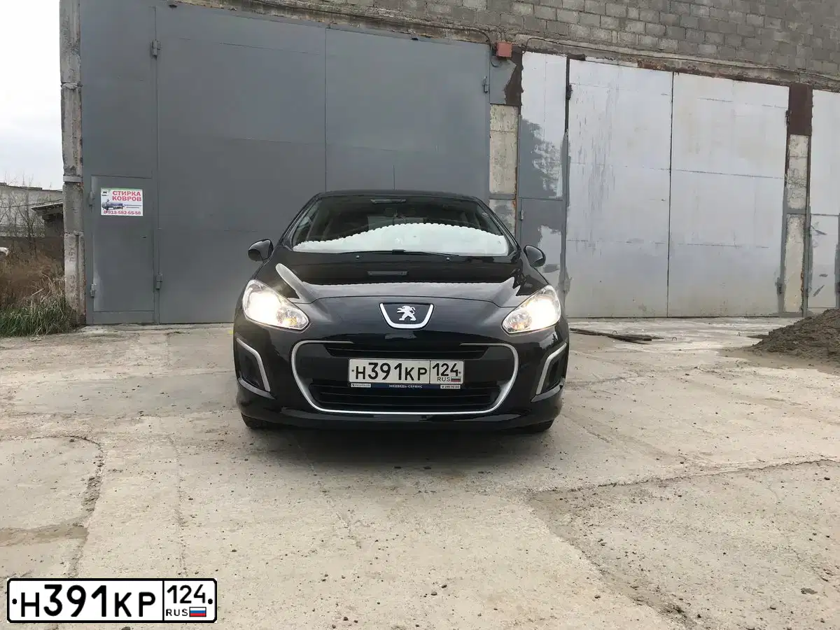 Фото автомобиля PEUGEOT 308, 2012 — госномер Т244УТ124. Цвет: ЧЕРНЫЙ
