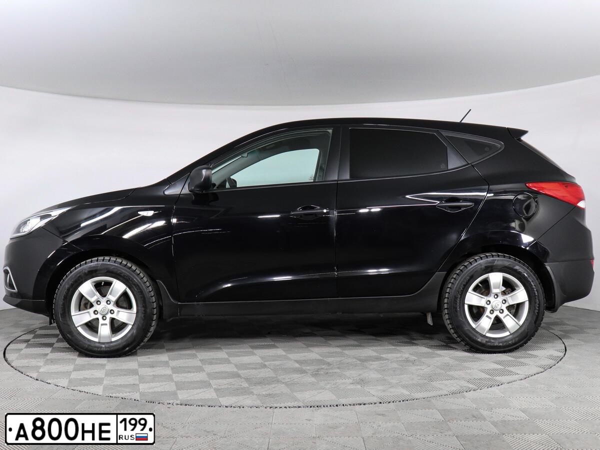 Фото автомобиля HYUNDAI TUCSON, 2008 — госномер А800НЕ199. Цвет: ТЕМНО СЕРЫЙ