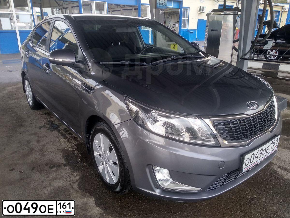 Фото автомобиля KIA RIO, 2012 — госномер О049ОЕ161. Цвет: СЕРЫЙ