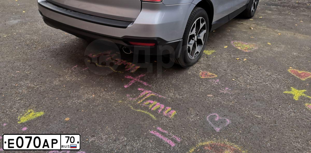 Фото автомобиля SUBARU FORESTER, 2014 — госномер С567РХ70. Цвет: Серебристый