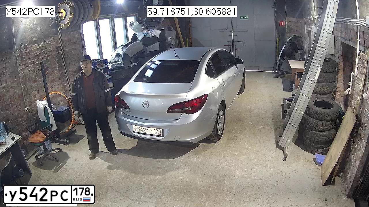 Фото автомобиля OPEL ASTRA, 2014 — госномер С241КУ198. Цвет: СЕРЕБРИСТЫЙ МЕТАЛЛИК