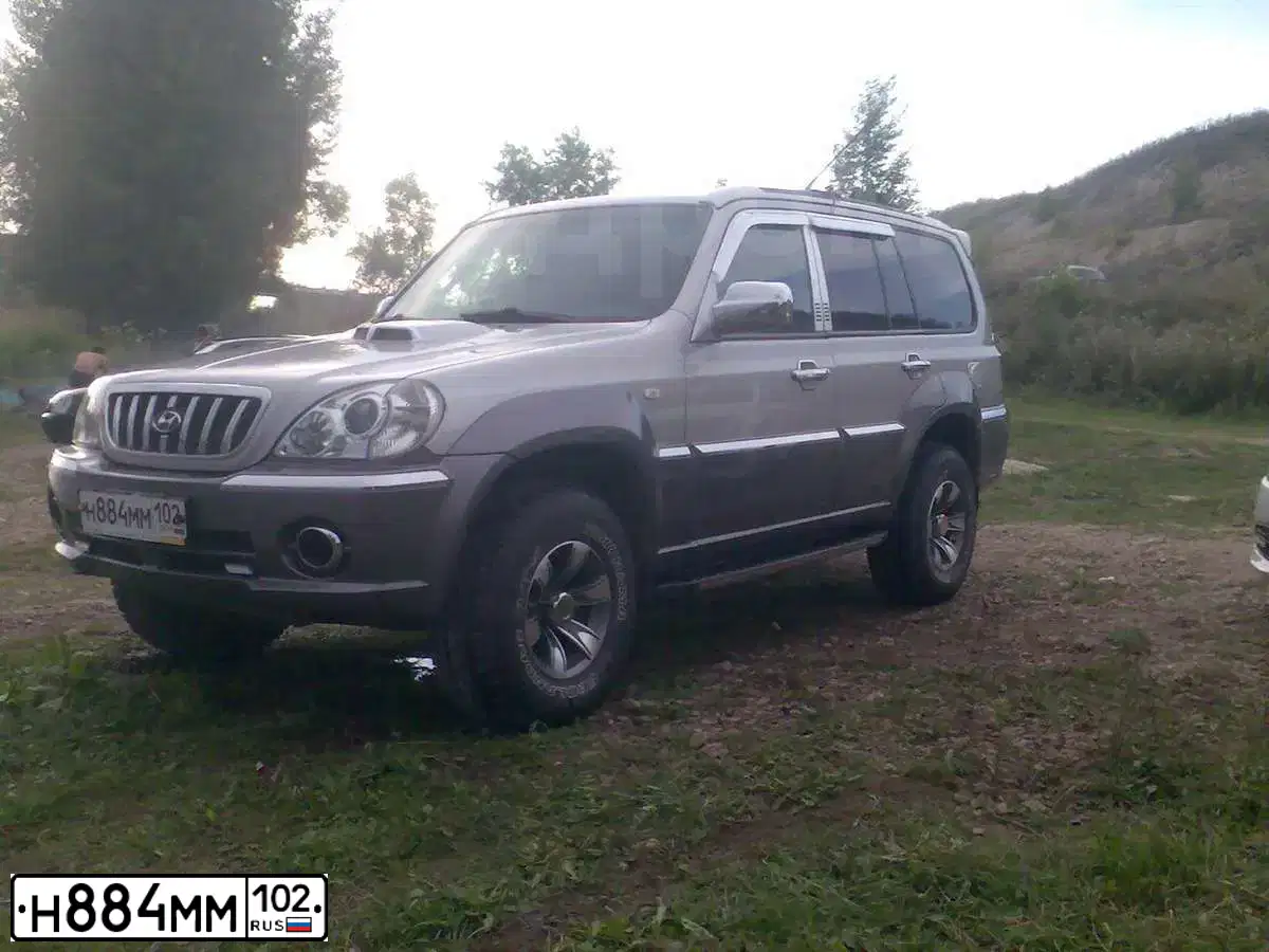 Фото автомобиля HYUNDAI TERRACAN, 2001 — госномер Н884ММ102. Цвет: СЕРЫЙ ТЕМНО-СЕРЫЙ