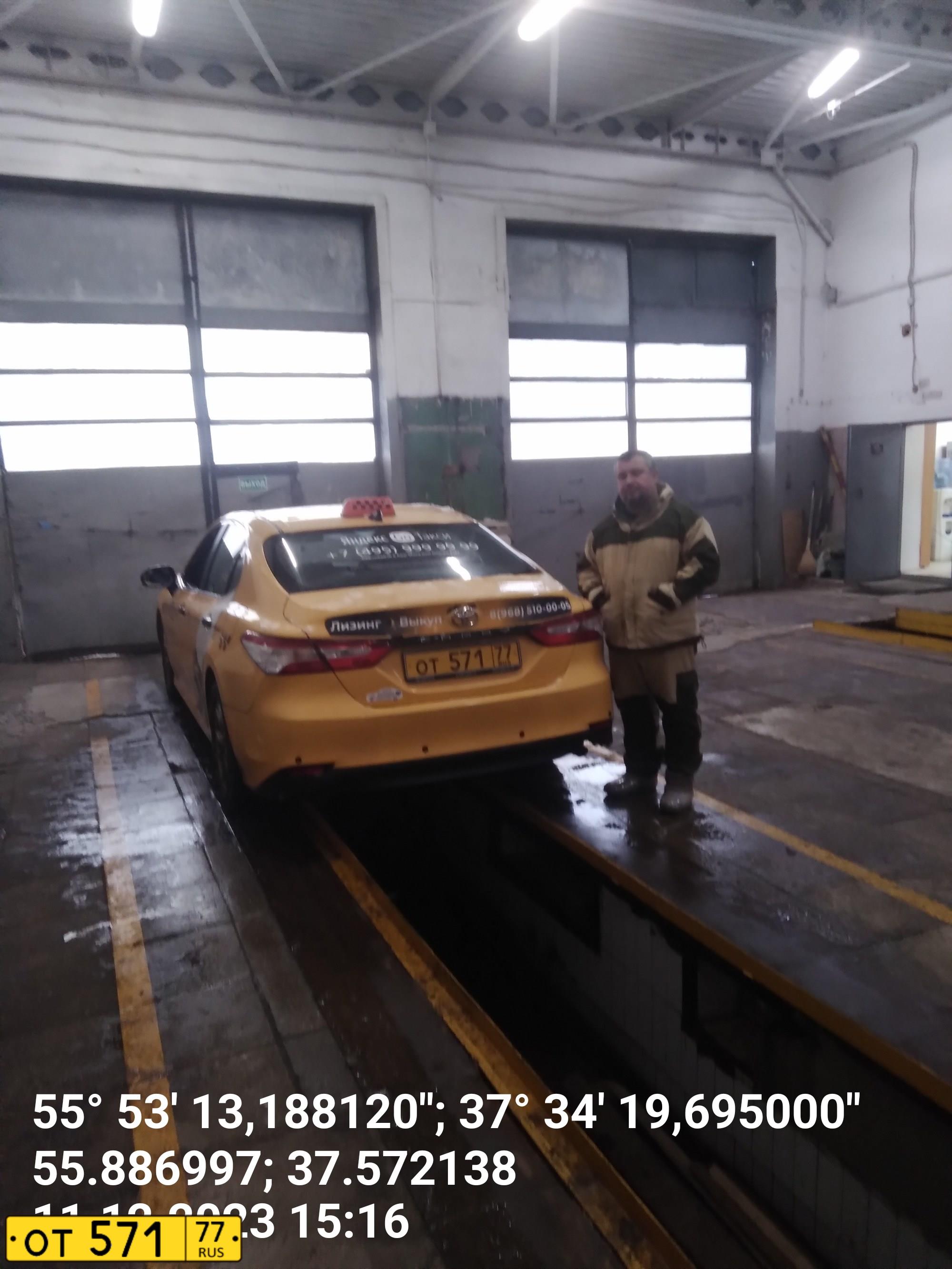 Фото автомобиля TOYOTA CAMRY, 2020 — госномер К734НО761. Цвет: ЖЕЛТЫЙ