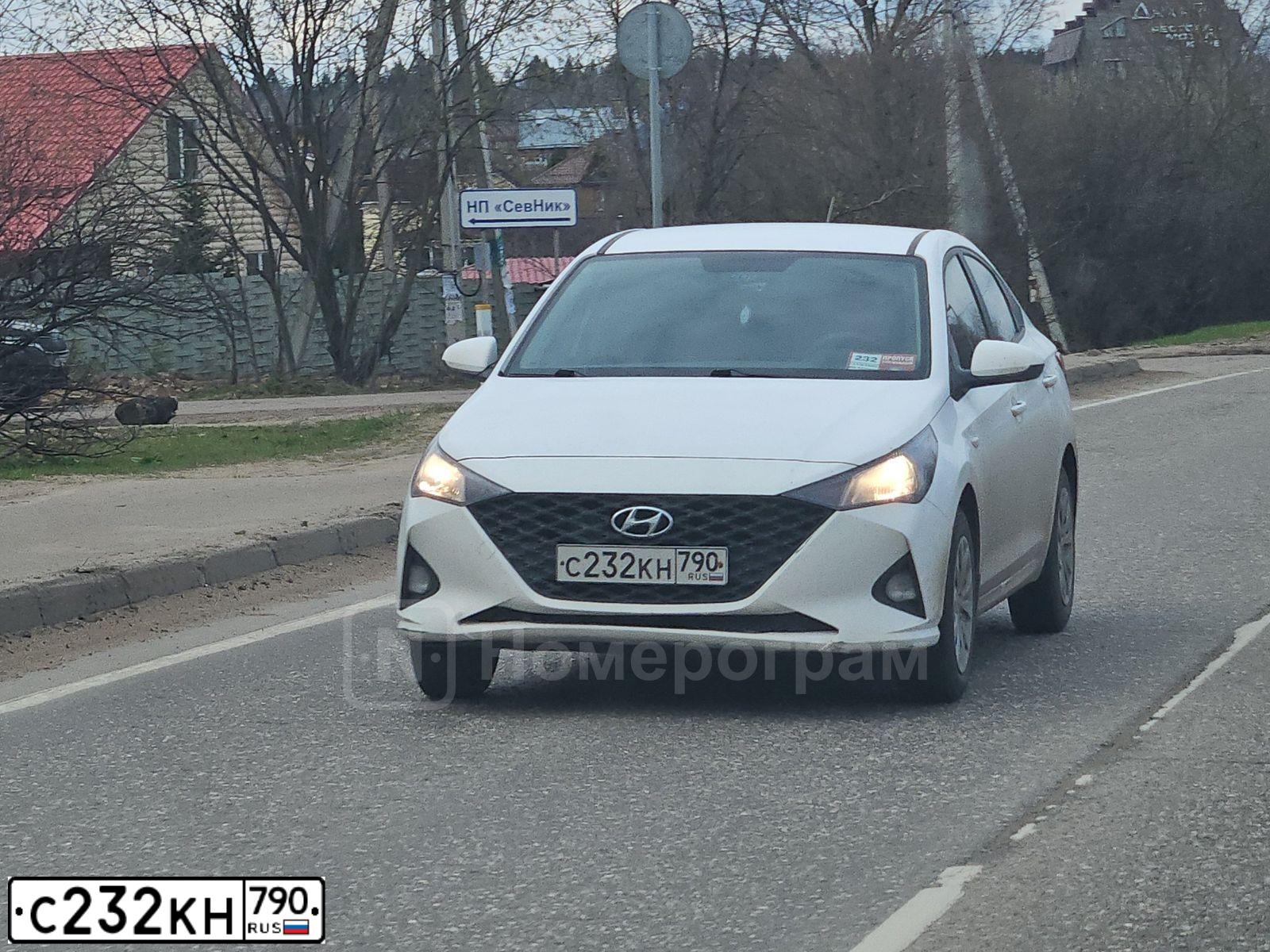 Фото автомобиля HYUNDAI SOLARIS, 2021 — госномер С232КН790. Цвет: Белый