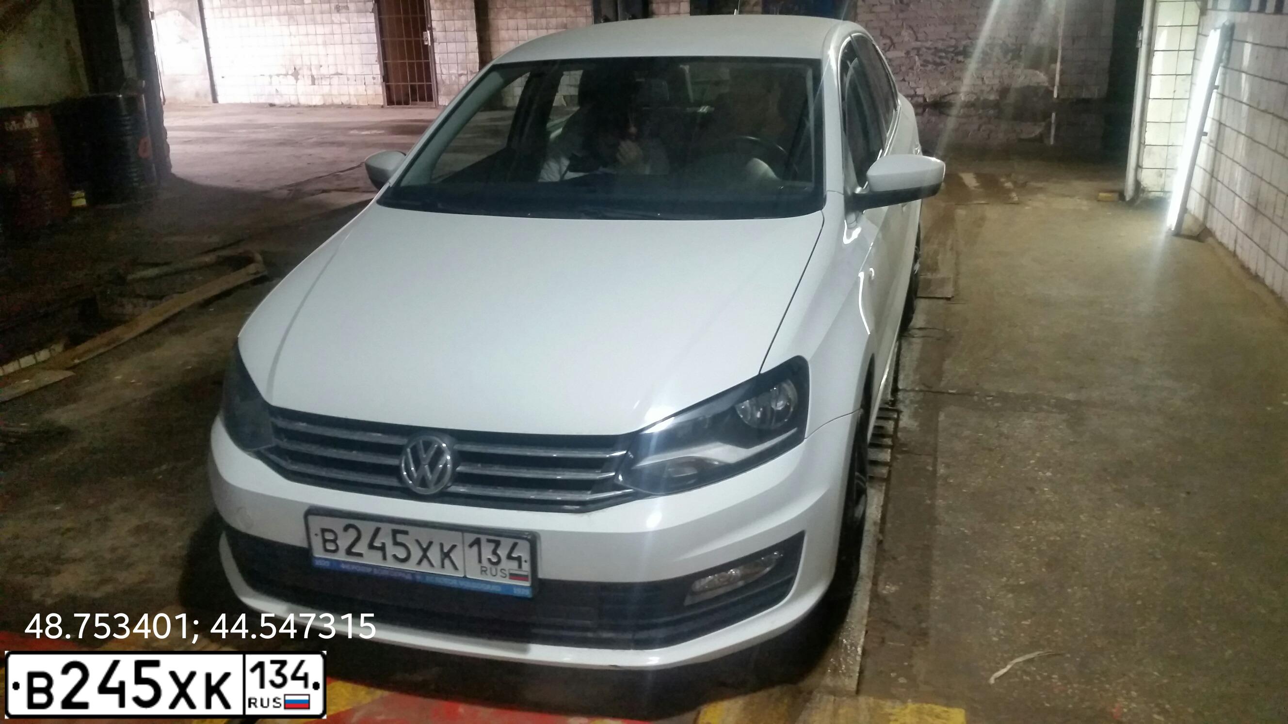 Фото автомобиля VOLKSWAGEN POLO, 2017 — госномер В245ХК134. Цвет: БЕЛЫЙ
