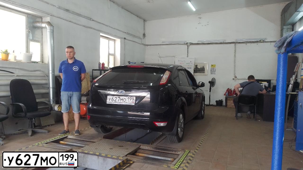 Фото автомобиля FORD FOCUS, 2008 — госномер В098ЕЕ977. Цвет: ЧЕРНЫЙ