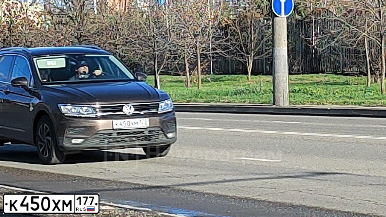Фото автомобиля HUMMER H2, 2003 — госномер М142ЕС82. Цвет: Белый