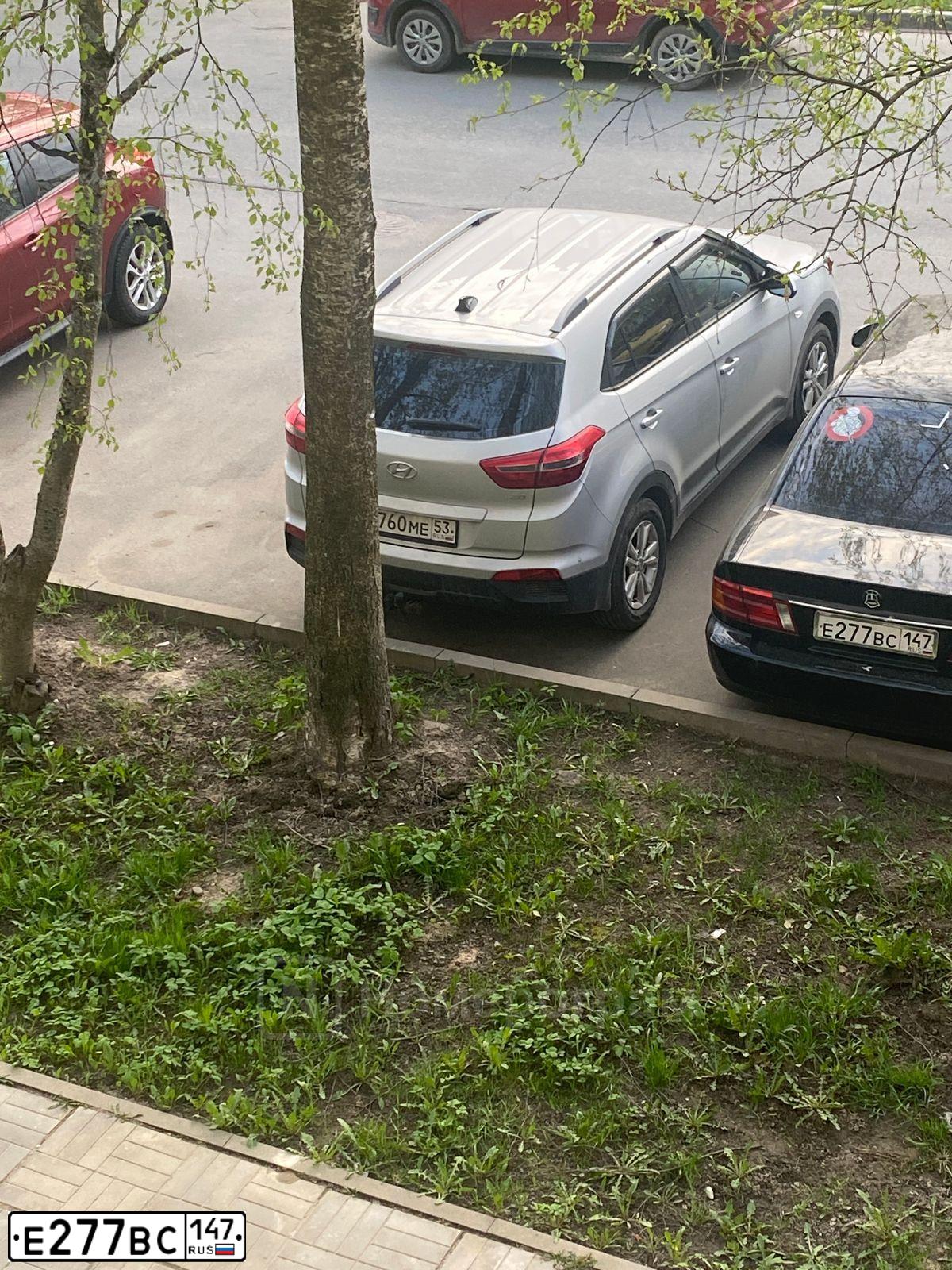 Фото автомобиля KIA MAGENTIS / OPTIMA, 2000 — госномер Е277ВС147. Цвет: ЧЕРНЫЙ