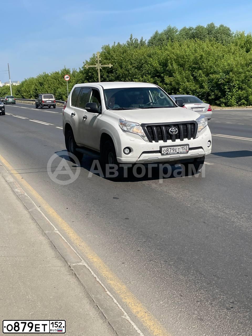 Фото автомобиля TOYOTA LANDCRUISER, 2016 — госномер О879ЕТ152. Цвет: БЕЛЫЙ