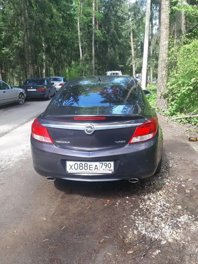 Фото автомобиля OPEL INSIGNIA, 2012 — госномер Х088ЕА790. Цвет: Коричневый