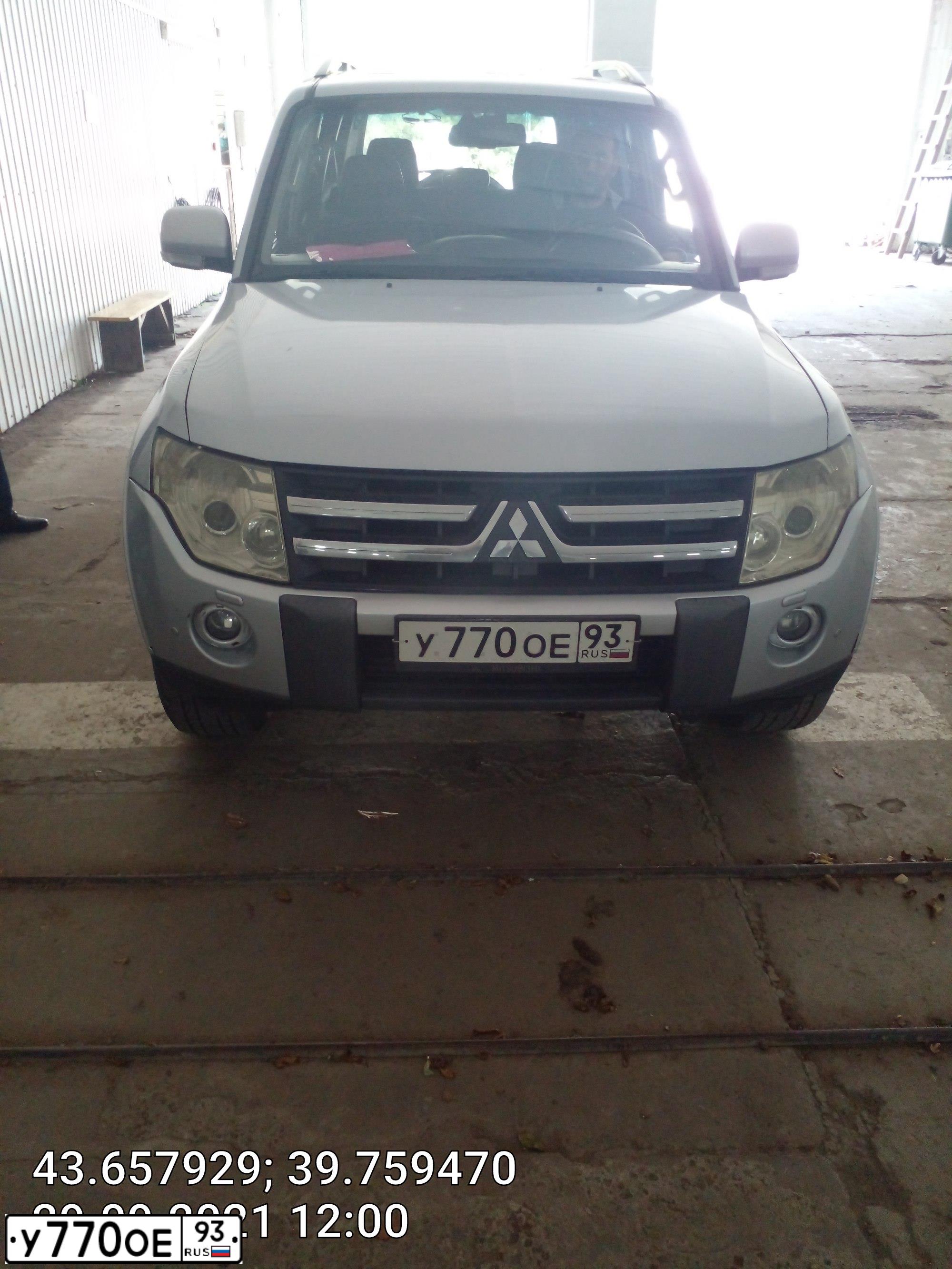 Фото автомобиля MITSUBISHI PAJERO, 2006 — госномер У770ОЕ93. Цвет: Серебристый