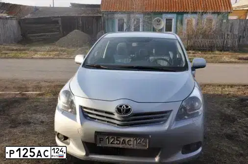 Фото автомобиля TOYOTA VERSO, 2010 — госномер Р125АС124. Цвет: ГОЛУБОЙ