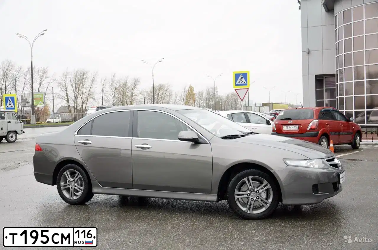 Фото автомобиля CHEVROLET CRUZE, 2014 — госномер Т195СМ116. Цвет: ЧЕРНЫЙ МЕТАЛЛИК