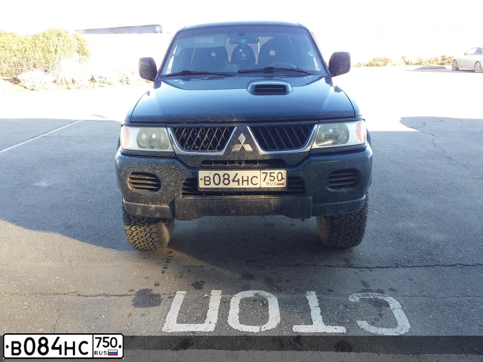 Фото автомобиля MITSUBISHI PAJERO SPORT, 2007 — госномер С777МУ90. Цвет: ЗЕЛЕНЫЙ