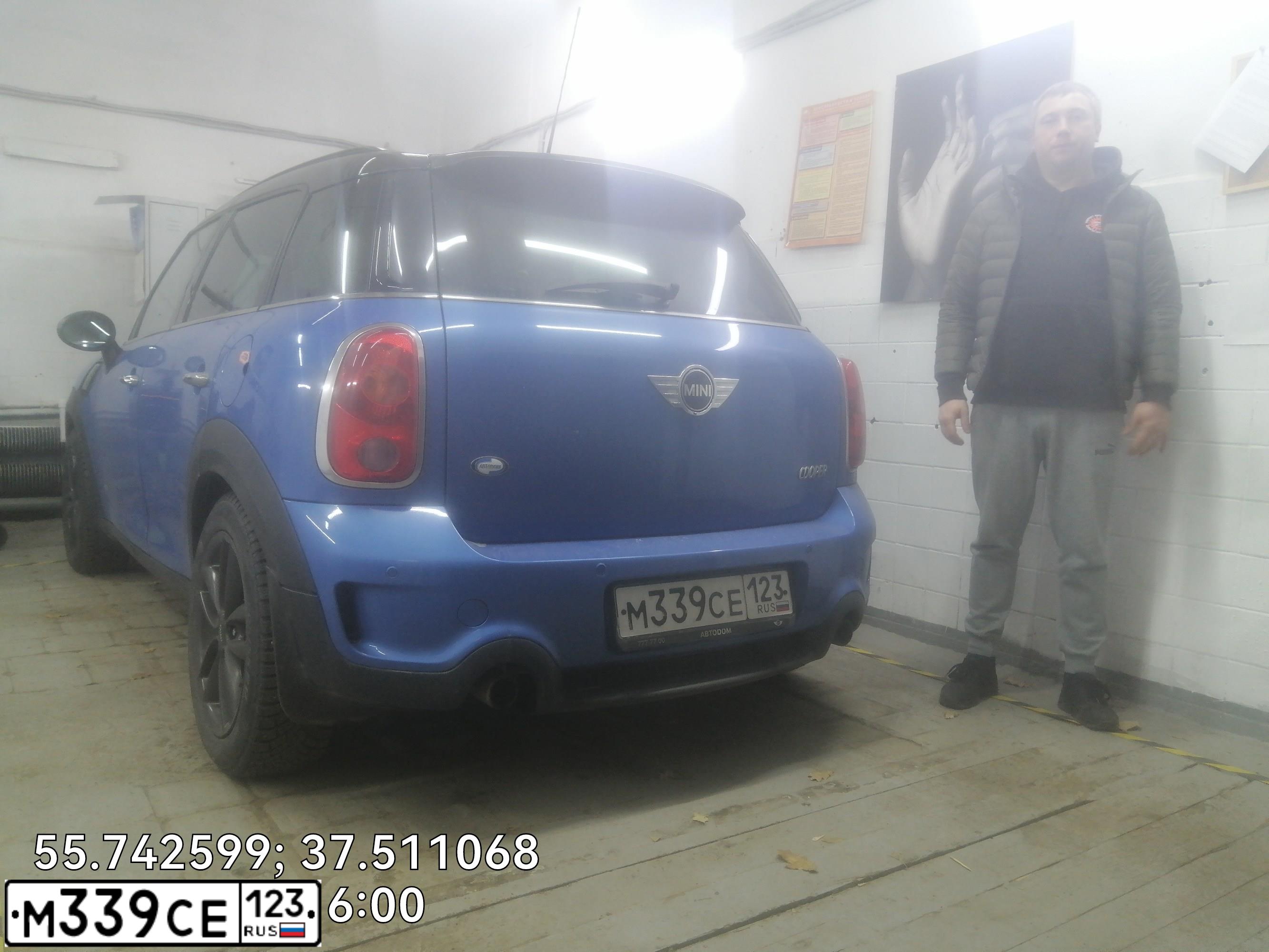 Фото автомобиля MINI МИНИ COOPER S COUNTRYMAN ALL4, 2012 — госномер М020АТ178. Цвет: ГОЛУБОЙ