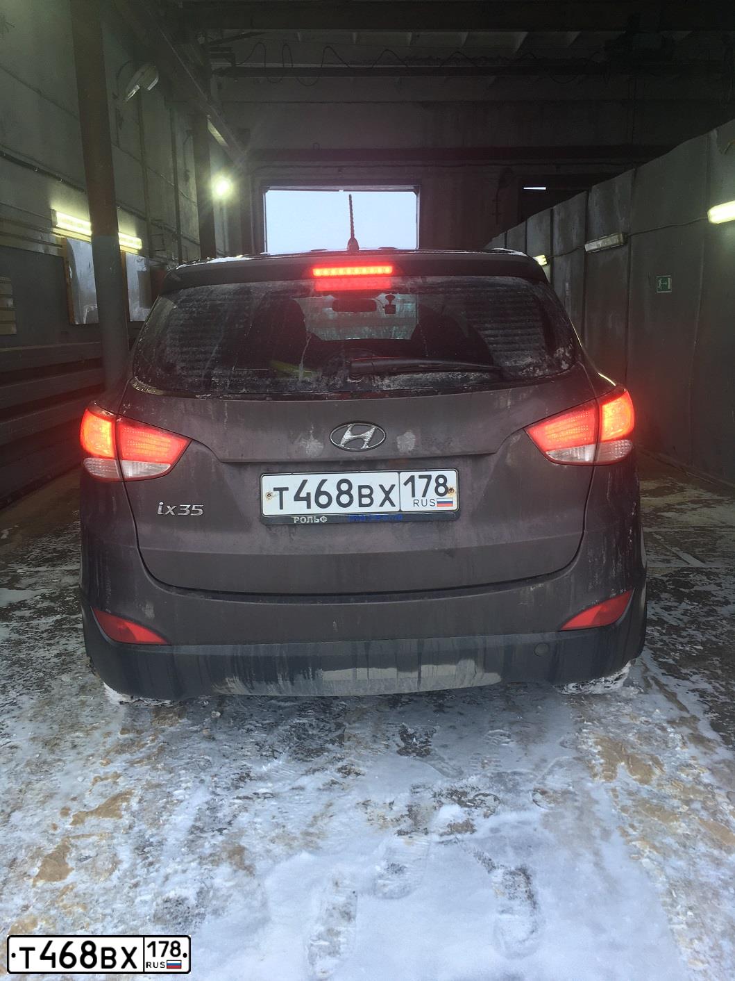 Фото автомобиля HYUNDAI IX35, 2014 — госномер Т468ВХ178. Цвет: Коричневый
