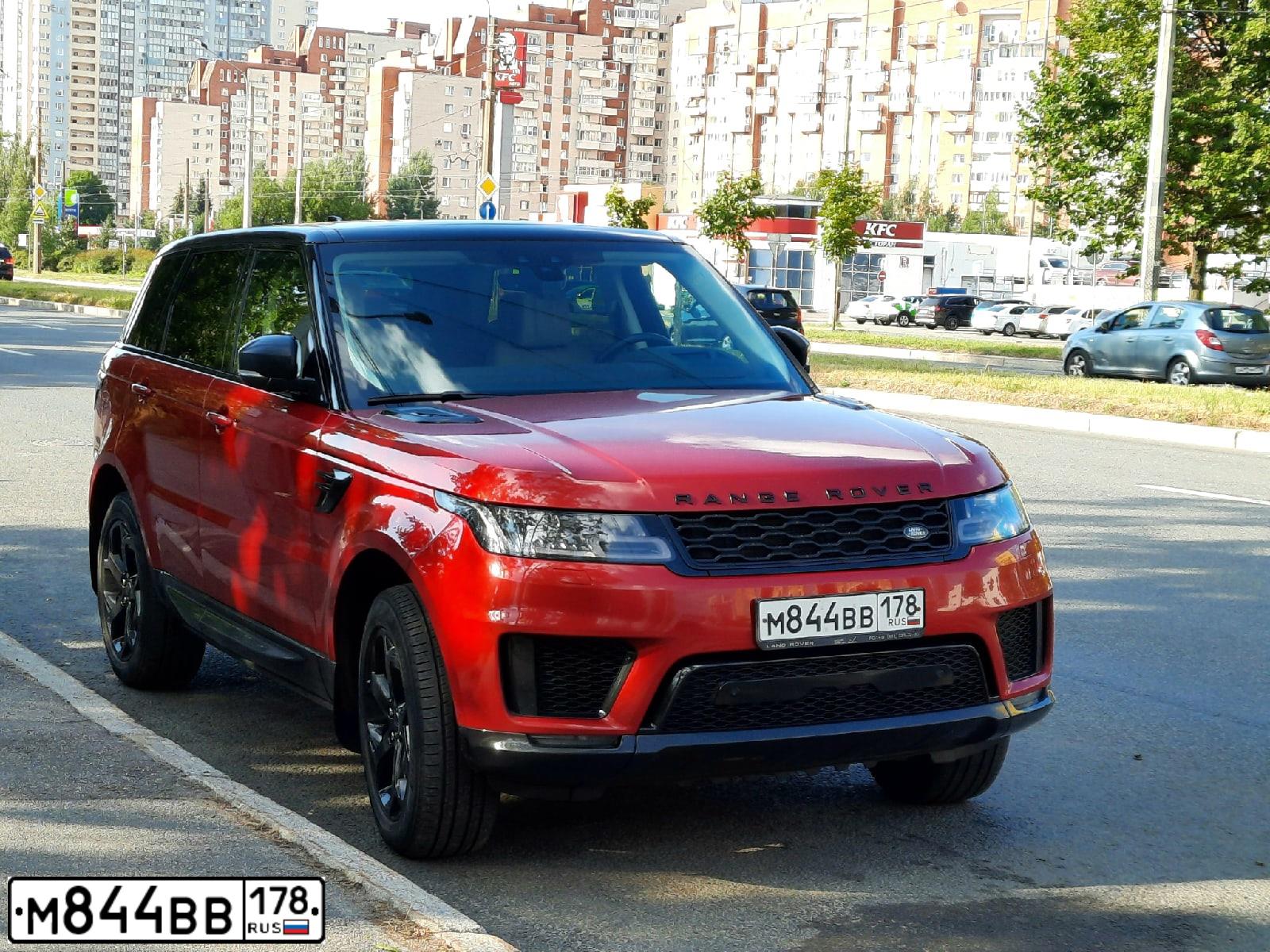 Фото автомобиля LANDROVER DISCOVERY SPORT, 2016 — госномер О736УО198. Цвет: Белый