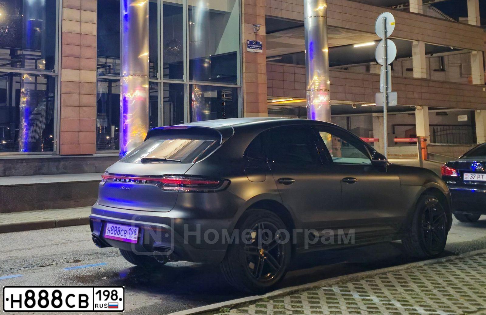 Фото автомобиля BMW X7, 2020 — госномер Н888СВ198. Цвет: ЧЕРНЫЙ